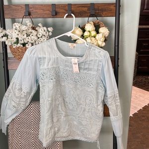 Tiny lace long sleeved top
